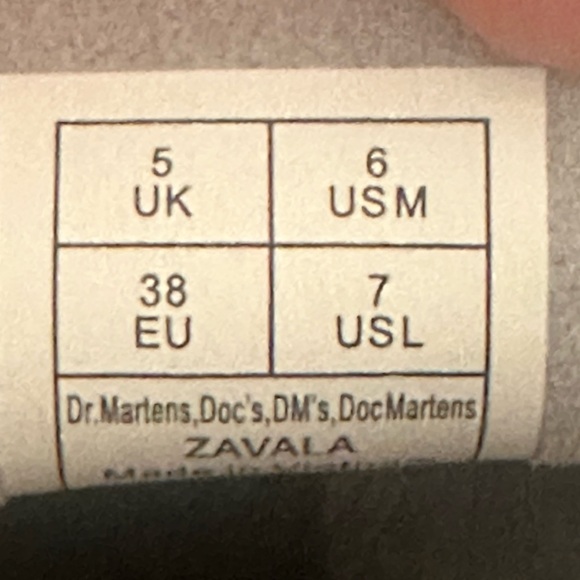 White Doc Martens. NEVER WORN. Size 6 or 38 - Picture 2 of 5